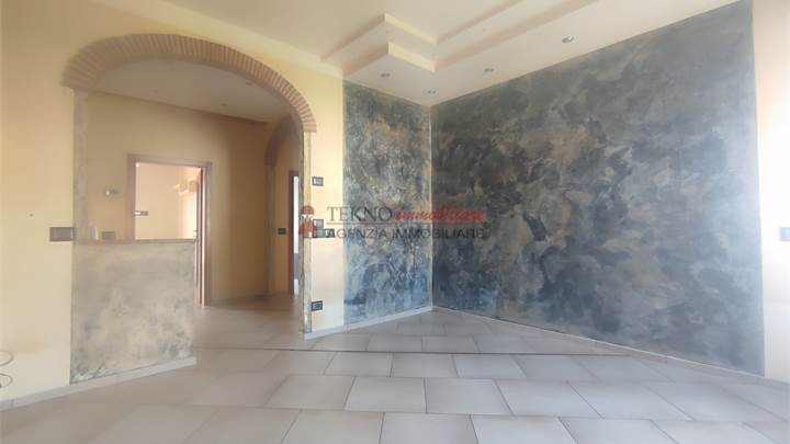 Matassino appartamento 4 vani garage e cantina.