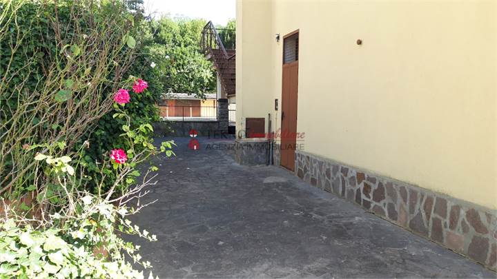 Cetinale appartamento 5 vani con giardino esclusivo