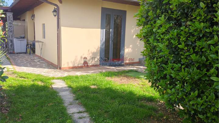 TERRATETTO CON GIARDINO E GARAGE